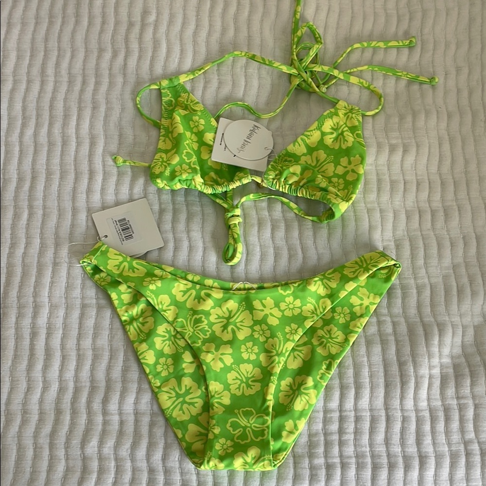NWT Women’s Green Floral Bikini 👙 Set KULANI KINIS 🍋‍🟩